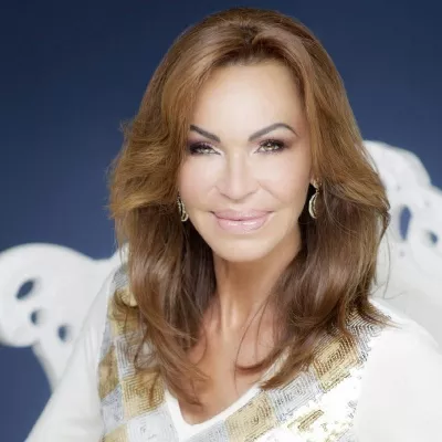 Bild: Ricarda M. präsentiert zur einjährigen Medienkooperation mit HSE24 Sexy Secrets mit lebendigem Panther