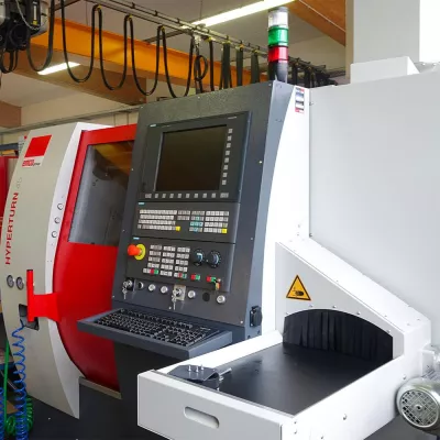 Bild: Metallbearbeitung bei Frank Wojtinowski mit einem neuen Dreh- und Fräszentrum – EMCO Hyperturn 45