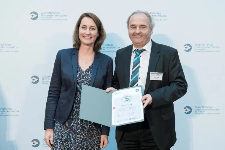 PAPSTAR erhält Auszeichnung vom BMAS Bild: PAPSTAR erhält Auszeichnung vom BMAS