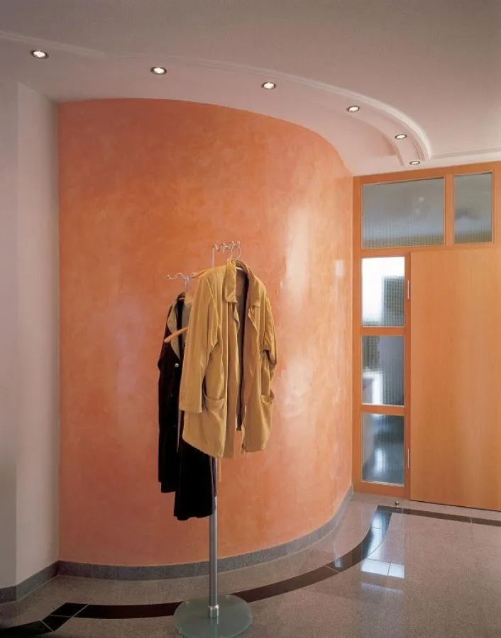 Glanzputz wirkt elegant und edel wie Marmor aus Italien. Dabei ist er auch noch äußerst robust.