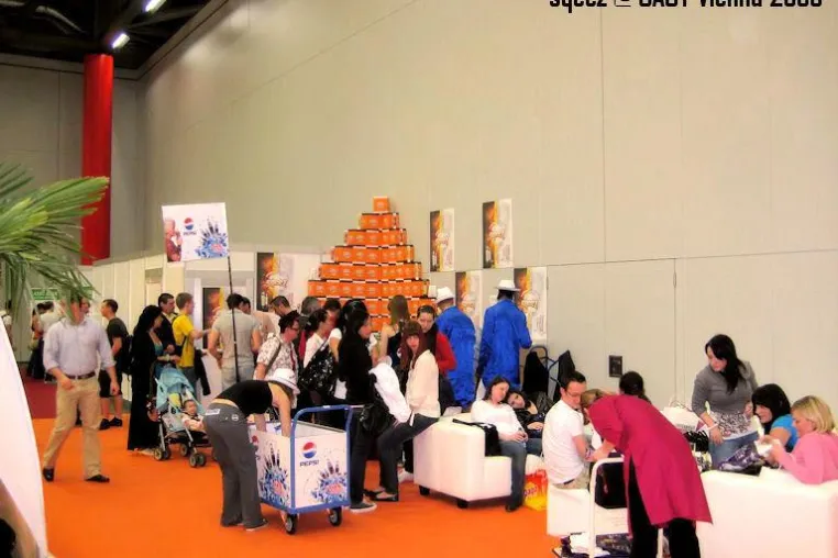 sqeez tube drinx präsentiert sich auf Fachmessen rund um den Globus Bild: sqeez tube drinx präsentiert sich auf Fachmessen rund um den Globus
