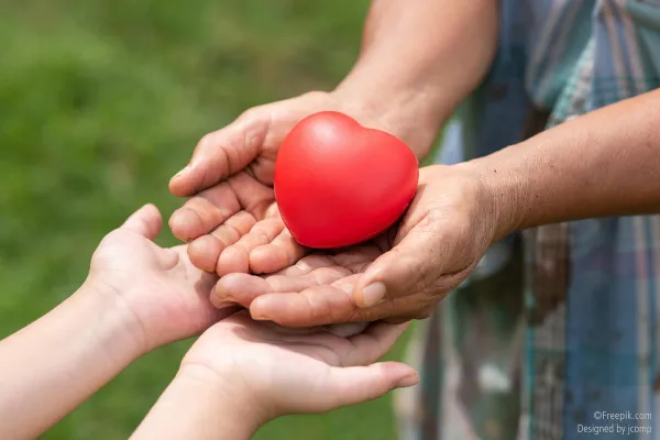 Bild: SRH Fachschulen spenden an Kinderhospize