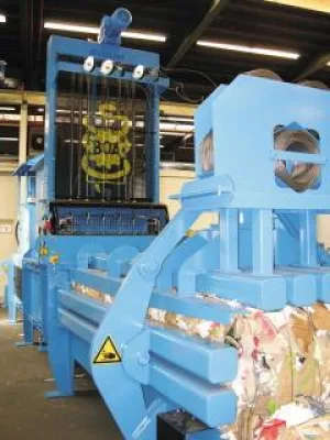 Bild: IFAT Entsorga 2010: BOA Recycling Equipment B.V. präsentiert die funktionelle Baseline Ballenpresse