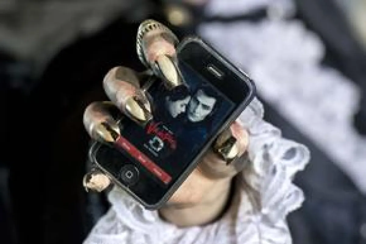 Die Vampire laden interaktiv zum Tanz, zum Beispiel mit der neuen App. (Foto: Stage Ent.)