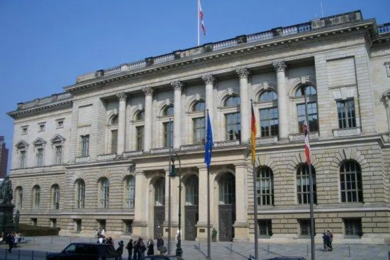 Abgeordneter Daniel Buchholz lädt zur "Extra-Tour" durch das Berliner Abgeordnetenhaus am 13. Mai 2006 Bild: Abgeordneter Daniel Buchholz lädt zur "Extra-Tour" durch das Berliner Abgeordnetenhaus am 13. Mai 2006