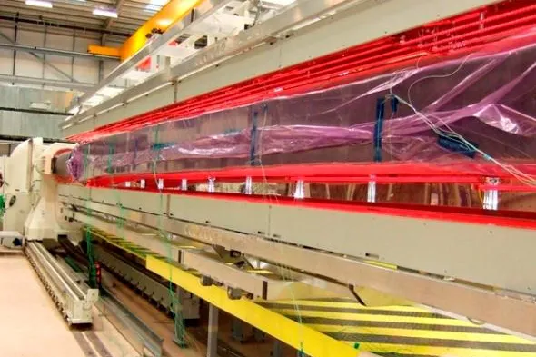 Bild: Infrarot-Strahler optimieren die Qualität von Flugzeugbauteilen