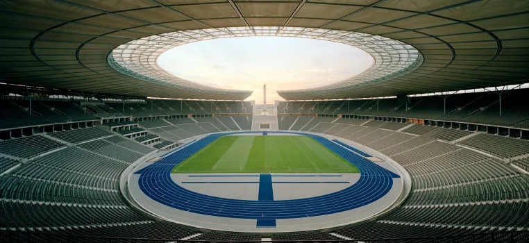 Im Olympiastadion Berlin werden ab Pfingsten wieder Führungen angeboten Bild: Im Olympiastadion Berlin werden ab Pfingsten wieder Führungen angeboten