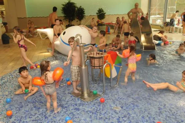 Bild: Wellen- und Freibad der Stadt Pfungstadt, Neue Familienzone bringt Badegäste