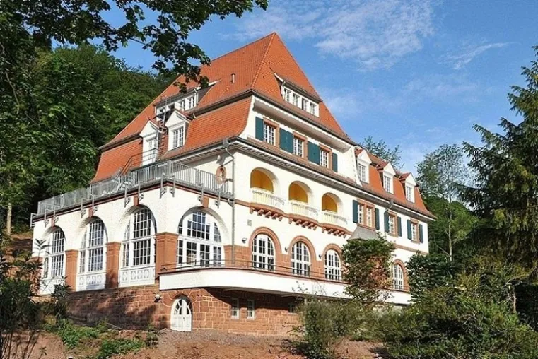 Bild: Das Kurhaus Trifels – Begegnungszentrum für die Wissenschaft