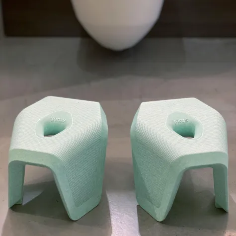 Bild: Ein Toilettenhocker als Designobjekt