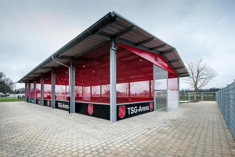 Bild: Neue McArena Freiluft-Sporthalle bei der TSG Achstetten e.V