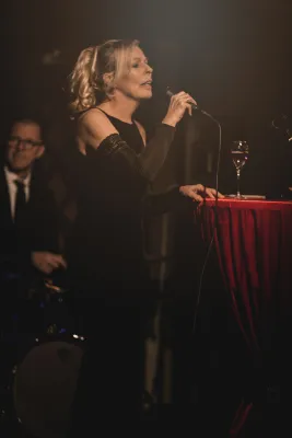 Bild: KOMM, HOL DEN MOND - Chansons zwischen (All-) Tag & (Alb-) Traum