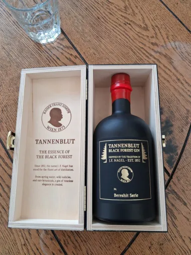 Bild: 77.000 EURO FÜR EINE FLASCHE GIN – UND 500 MILLIONEN EURO EINFACH WEG!