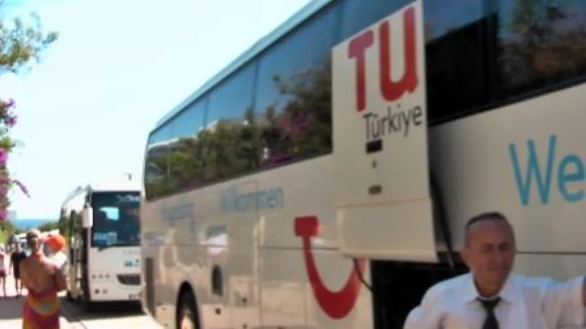 TUI befördert Touristen zum DolphinLand in Antalya