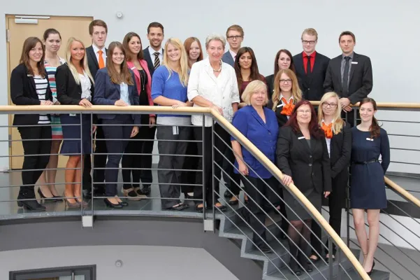 Bild: Auszubildende der Volksbank Mittelhessen wagen „Perspektivwechsel“