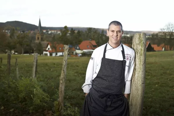 Bild: Mit 29 Jahren den Michelin-Stern erkocht - Auszeichnung für Axel Kammerl von der Ilsenburger "Forellenstube"