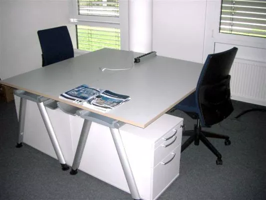 Bild: Gebrauchte Büromöbel bei München - über 600 komplette Arbeitsplätze von Dyes ab März 2010