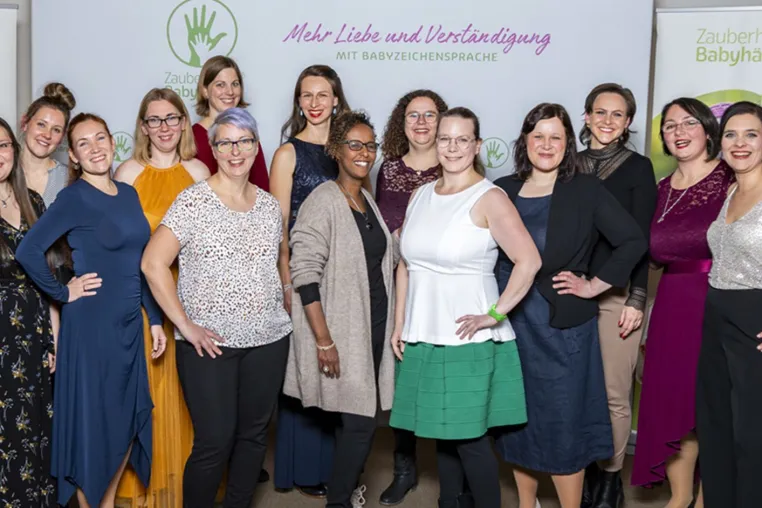 Erfolgreiche Zertifizierungen: Zauberhafte Babyhände® erweitert Babyzeichen-Kurse Bild: Erfolgreiche Zertifizierungen: Zauberhafte Babyhände® erweitert Babyzeichen-Kurse