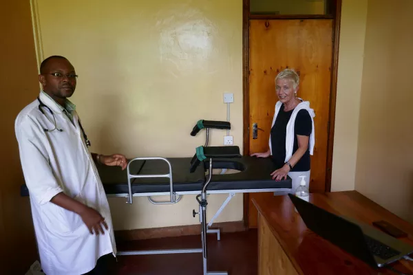 Bild: Dem Krebs keine Chance - gemeinsam für Vorsorgeuntersuchungen zu Gebärmutterhalskrebs in Kenia