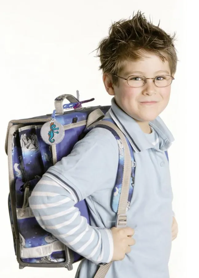 Kinder mit unkorrigierten Sehschwächen haben es in der Schule deutlich schwerer. Experten raten deshalb dringend, zum Schulstart einen Sehtest durchzuführen.