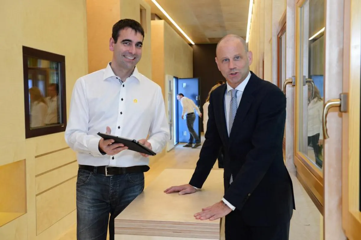 Gernot Kammerhofer (Geschäftsführer Inwido CE GmbH) und Håkan Jeppsson (CEO Inwido AB)