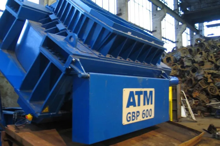 Bild: Große und hochfeste Gussteile effizient und gefahrlos zerkleinern mit dem ATM ArnoBreakC Gussbrecher