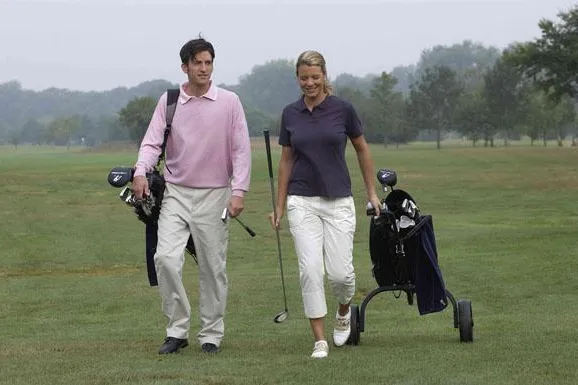 Bild: Golf gegen (Beziehungs-)Stress - Zum Valentinstag kommt Harmonie ins Spiel