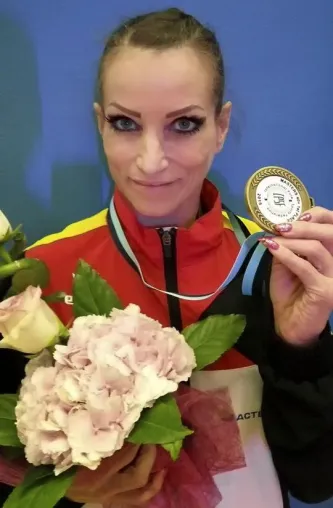 Bild: Yvonne Haug holt den Weltmeistertitel im Pole Sport nach Hause
