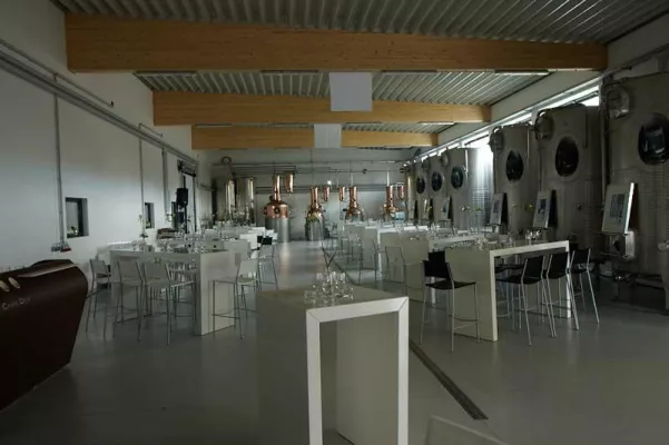 Bild: Equipment von Party Rent unterstützt Eröffnung der Reisetbauer-Brennerei