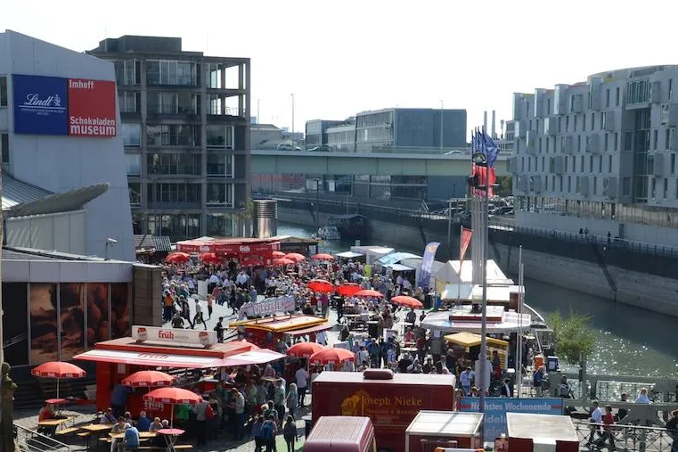 Es gibt wieder Muscheln am Rhein: Muschel- und Backfischfest am Schokoladenmuseum Köln vom 29.09. bis 3.10. Bild: Es gibt wieder Muscheln am Rhein: Muschel- und Backfischfest am Schokoladenmuseum Köln vom 29.09. bis 3.10.