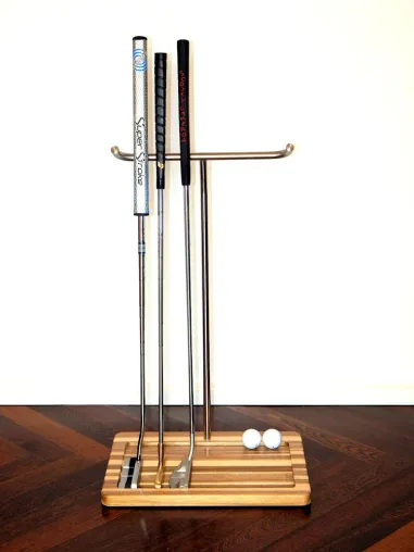 dublisGolf Presseinfo171122: Golf Putter Ständer pd PutterRack® N°004 Akazie Bild: dublisGolf Presseinfo171122: Golf Putter Ständer pd PutterRack® N°004 Akazie
