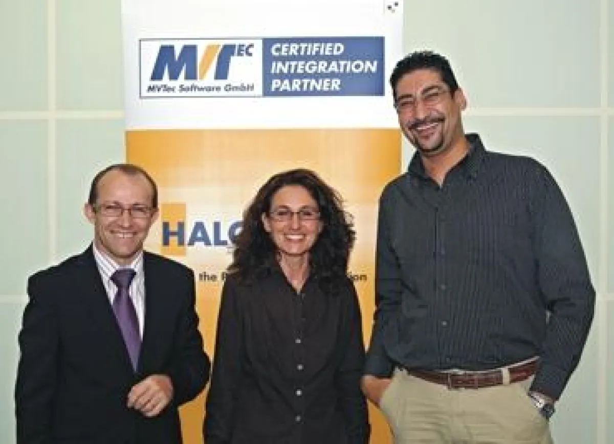 Die italienische Ingenieurfirma Digital Control Engineering ist das zwanzigste Mitglied im MVTec Certified Integration Partner-Programm. Von links nach rechts: Gerardo Pepe (System Manager), Angela Ag