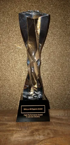 Bild: SKILLs HR Experts GmbH erhält den HIPE AWARD 2022 