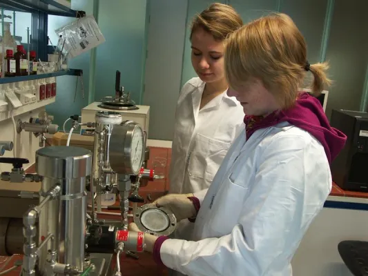 Bild: Werkstoffferien Herbst 2017: Jetzt bewerben für Ferienpraktika Neue Materialien und Werkstoffe