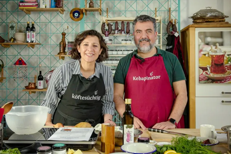 Bild: KochDichTürkisch integriert sich in deutsche Küchen mit Live-Online-Kochkursen