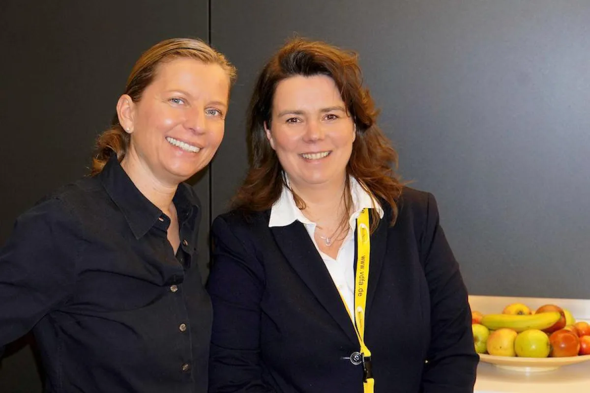 Birgit Bechtle,Leitung Vertrieb Sunny Cars GmbH (Fördernder Partner vom VDFA)  und Monika Kowalewski