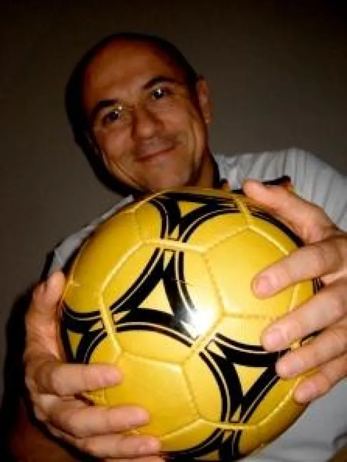 Der Münchner Jazzpianist Andy Lutter bringt Fußball WM-Fans im Ludwigs in die richtige Stimmung.