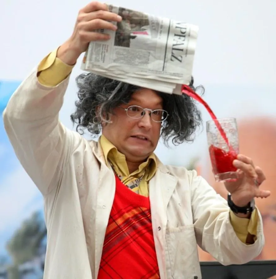 Fabian Kelly präsentiert als 