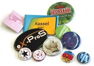 Bild: Tontopf e.K liefert Buttons in 15 Größen und 250 Varianten, Poster und Sticker mit Wunschmotiv