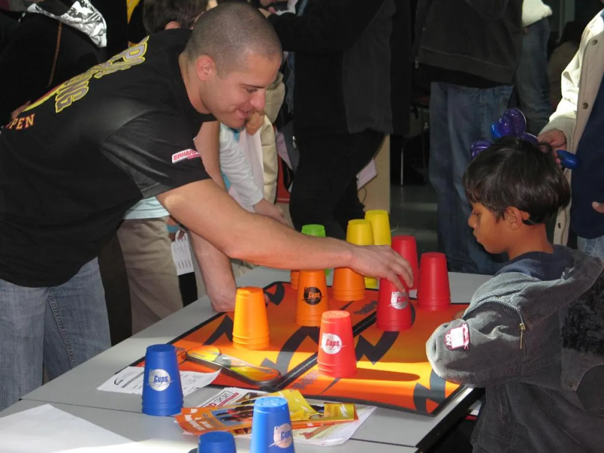 Große und kleine Besucher versuchten sich im Sportstacking