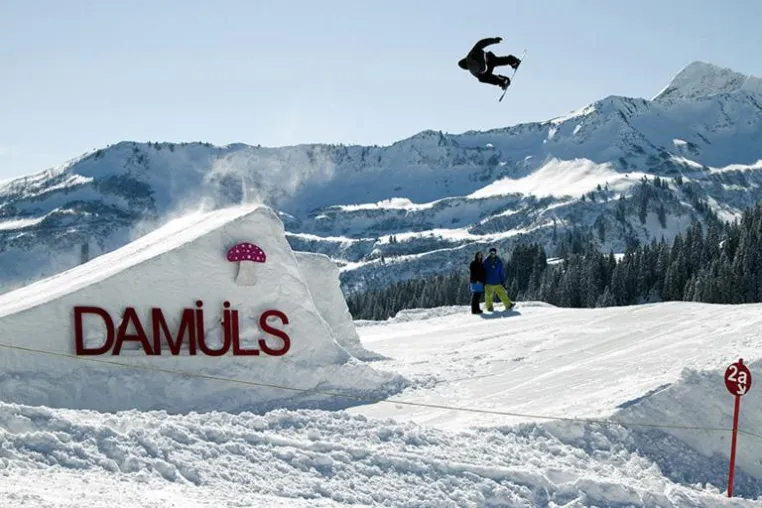 Bild: Eröffnung des Burton Snowparks in Damüls Vorarlberg