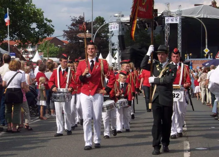 Jugendspielmannszug Melbeck beim Tag der Niedersachsen in Aurich - Märsche und moderne Klänge beim Festumzug Bild: Jugendspielmannszug Melbeck beim Tag der Niedersachsen in Aurich - Märsche und moderne Klänge beim Festumzug