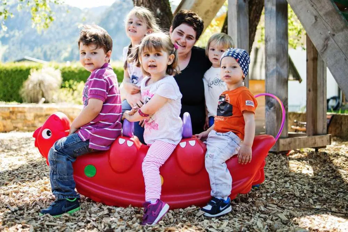 Bei ihrer Tagesmutter bekommen auch die Kleinsten alles, was sie brauchen.