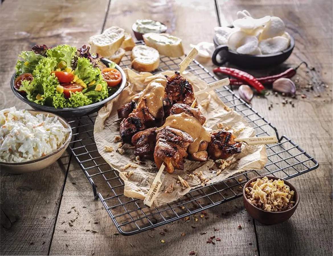 Spare Rib Express Hähnchenspieße mit Erdnusssauce