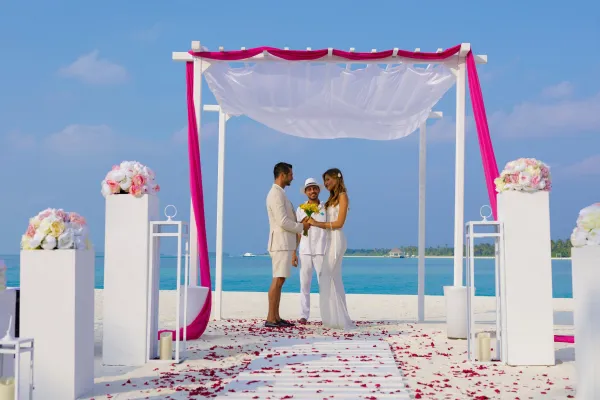Bild: „Hochzeit im Paradies:  Kandima Maldives bietet unter und über Wasser Traumhochzeiten für 2 bis 500 Personen!“