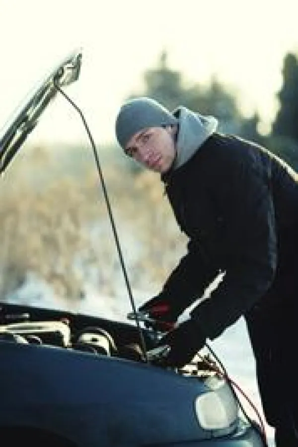 Dass eine Autobatterie zu alt oder defekt ist, zeigt sich meist im Winter, wenn ihre Kapazität nicht mehr ausreicht, um den Anlass
