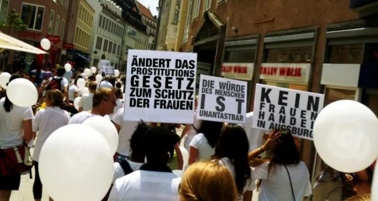 Bild: Augsburger setzen ein Zeichen gegen Menschenhandel