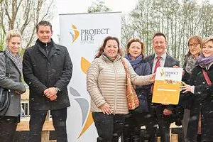 Bild: PROJECT Life Stiftung unterstützt Fürther Frauenhaus mit Spende