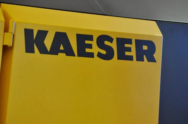 Bild: Bau Kompressor findet auf kleiner Ladefläche Platz