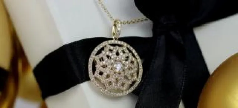 Bild: Funkelnde Weihnachtsgeschenke von BAUNAT Diamonds